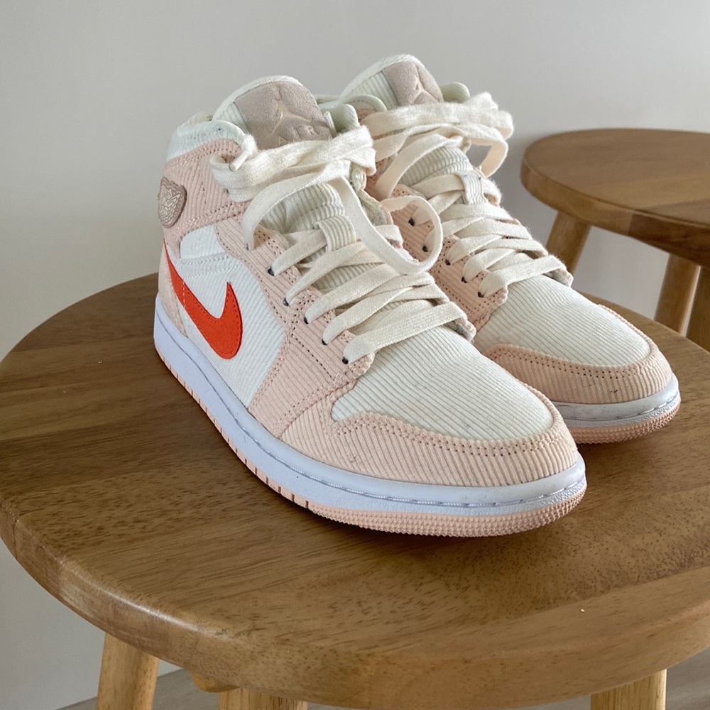 Womens Air Jordan 1 Mid